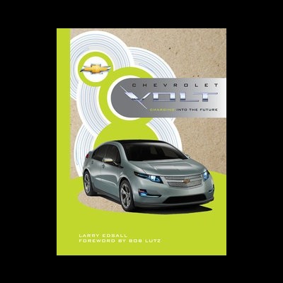 Livro com imagem de carro elétrico Chevrolet e textos promocionais