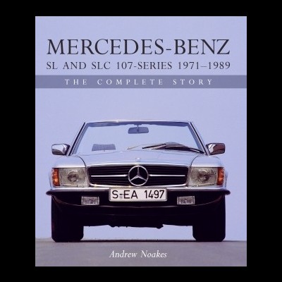 Livro sobre Mercedes-Benz SL e SLC 107-Series 1971-1989 mostrando um carro branco à frente