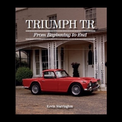 Capa de livro com carro clássico vermelho em frente a casa branca