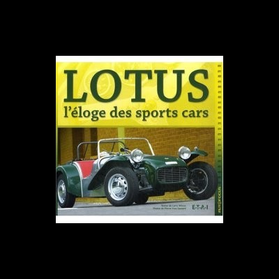 Livro sobre carros esportivos Lotus com foto de carro desportivo verde