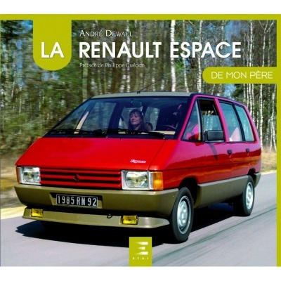 Capa do livro com um carro Renault Espace vermelho-bege em estrada arborizada