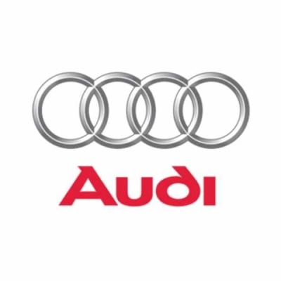 Logótipo Audi com quatro anéis prateados e texto vermelho