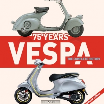 Capa de livro com imagens de duas Vespa e texto informativo