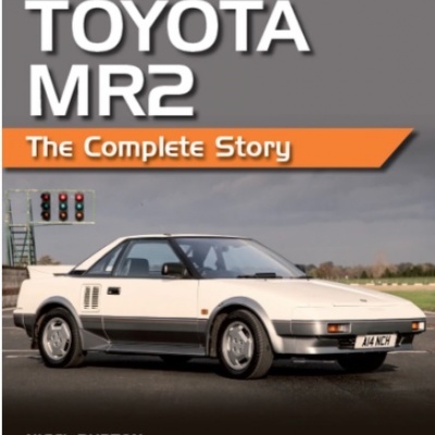 Capa de livro Toyota MR2 com imagem de carro branco e texto