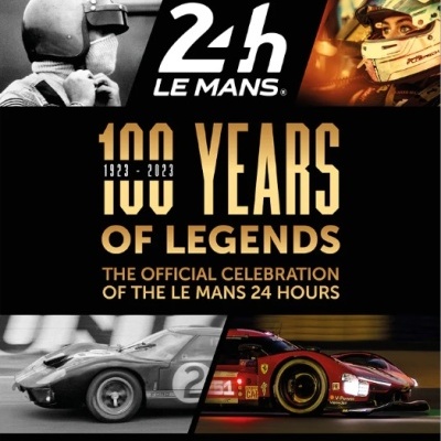 Poster comemorativo do 24h Le Mans com imagens de piloto e carros de corrida