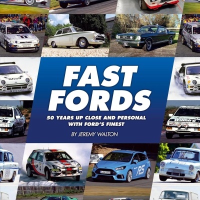 Capa de livro com o título 'FAST FORDS' e fotos de carros Ford