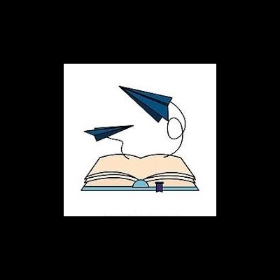 Livro aberto com desenho de pessoa e aviões de papel azuis