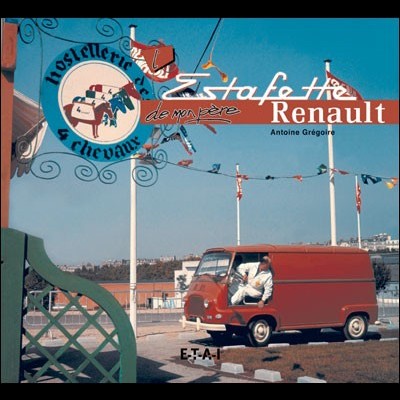 Capa de livro com carrinha Renault vermelha estacionada, homem sentado ao volante e letreiro 'hostellerie 6 chevaux'