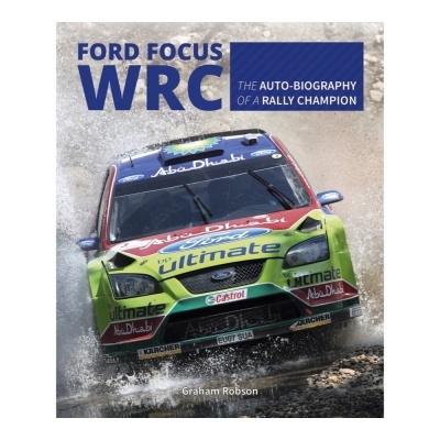 Capa de livro com carro de rali Ford Focus WRC em ação