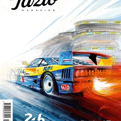 Revista Tazio com carro de corrida azul e amarelo em pista na frente de edifício