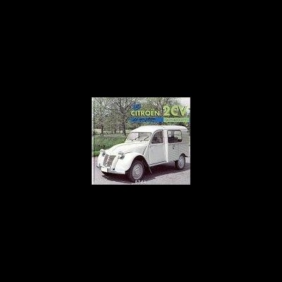 Automóvel Citroën 2CV branco estacionado numa estrada com árvores ao fundo