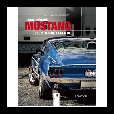 Livro com capa de carro Mustang azul e texto em vermelho e branco.
