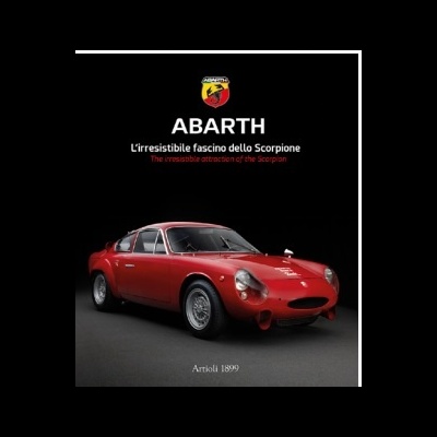 Carro clássico desportivo vermelho Abarth com logótipo e texto em fundo preto