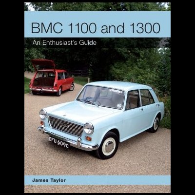 Capa de livro com carros clássicos BMC 1100 e 1300 em cenário exterior