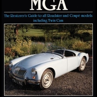 Capa de livro com foto de carro clássico conversível cinza claro e texto