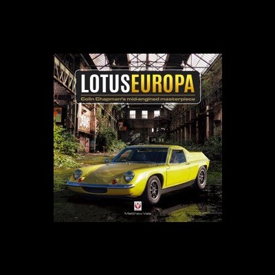 Livro 'Lotus Europa' com imagem de carro desportivo amarelo