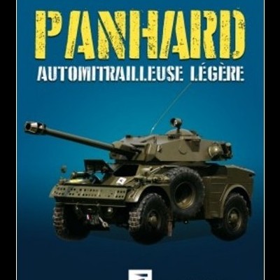 Capa de livro com veículo militar blindado e texto PANHARD AUTOMITRAILLEUSE LÉGÈRE em fundo azul