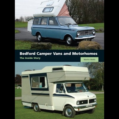 Capa de livro com duas autocaravanas Bedford em ambiente exterior