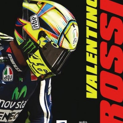 Capa de livro com capacete de motociclismo e texto Valentino Rossi.