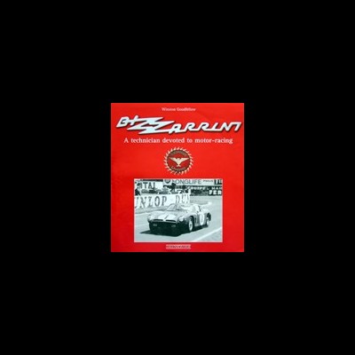 Camiseta vermelha com estampa relacionada a corrida automóvel e texto em inglês