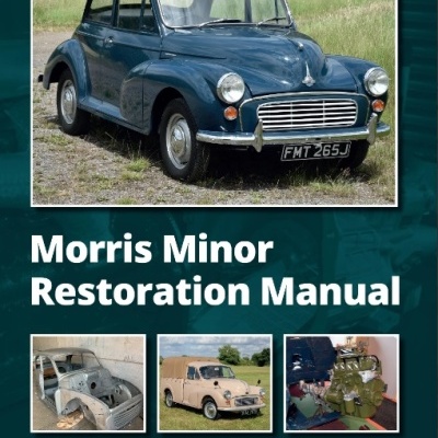 Capa de livro com carro Morris Minor clássico azul e título de manual de restauração