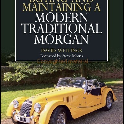 Livro sobre manutenção de carro Morgan clássico amarelo
