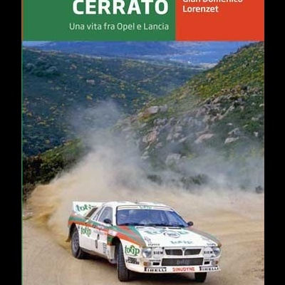 Capa de livro com carro de rali e texto de título e autores