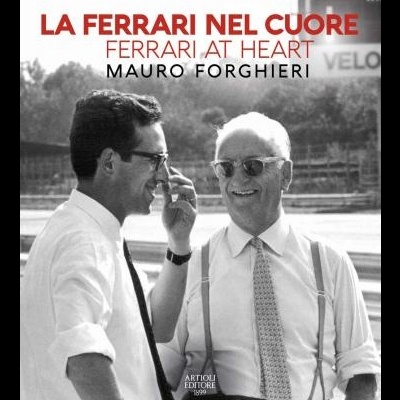 Capa de livro com duas homens a sorrir junto a uma pista de corrida