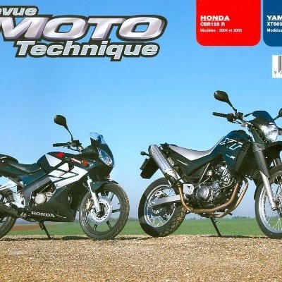Capa da revista Revue Moto Technique com duas motocicletas preta Honda e Yamaha em terreno plano e céu azul
