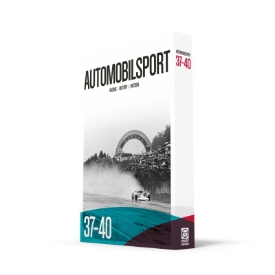 Caixa do produto AUTOMOBILSPORT edições 37-40 com imagem de carro de corrida e fundo arquitetónico