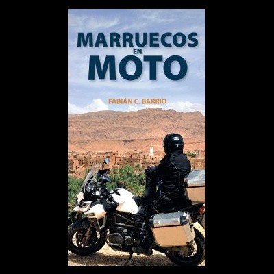 Capa de livro com motociclista em mota branca e paisagem desértica ao fundo