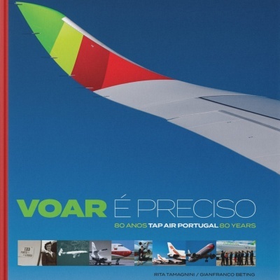 Capa de livro com asa de avião TAP Air Portugal e texto sobre os 80 anos da companhia
