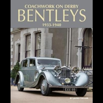 Livro com Bentley clássico prateado estacionado em frente a edifício antigo