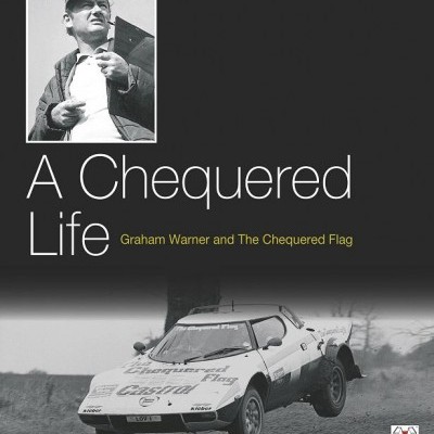Capa de livro com fotos a preto e branco de um homem e um carro de corrida, com texto e logótipo Veloce.