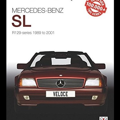Capa de livro com imagem frontal de carro Mercedes-Benz vermelho e texto informativo