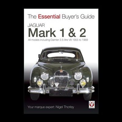 Livro com a imagem frontal de um carro clássico Jaguar e texto sobre guias essenciais para compradores.