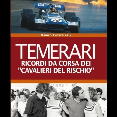 Capa de livro com foto de carro de corrida azul e foto preto e branco de grupo de pessoas