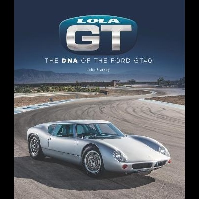 Carro desportivo prateado numa pista de corrida com texto 'LOLA GT THE DNA OF THE FORD GT40 John Starkey'