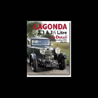 Livro com imagem de carro clássico Lagonda cinza e preto e texto de título em vermelho e preto