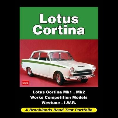 Livro com imagem de um carro Lotus Cortina branco e verde em fundo vermelho e verde