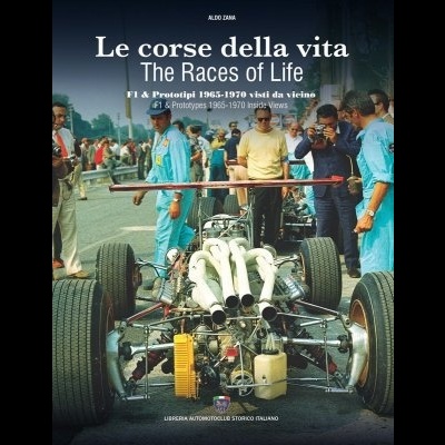 Livro com fotografia de carro de corrida antigo e texto sobre corridas de F1 e protótipos entre 1965 e 1970