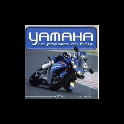 Logótipo Yamaha com motocicleta desportiva azul e preta em curva