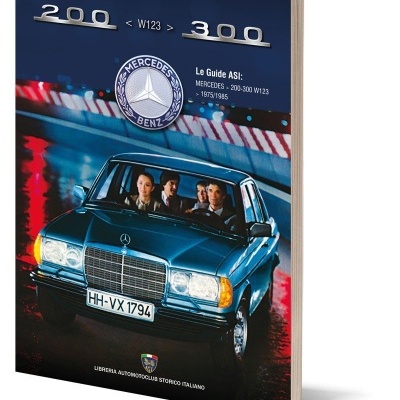 Livro sobre Mercedes-Benz 200-300 W123 com imagem de carro azul e texto informativo