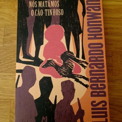 Capa de livro com título e autor, ilustrações estilizadas em tons roxos e laranja