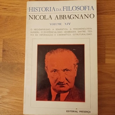 Capa de livro Historia da Filosofia por Nicola Abbagnano com retrato de homem e texto