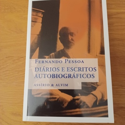 Capa do livro 'Diários e Escritos Autobiográficos' de Fernando Pessoa