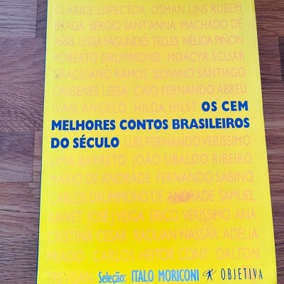 Capa amarela do livro 