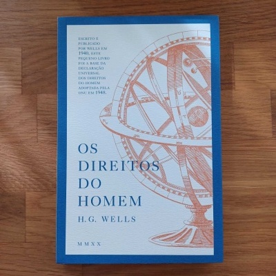 Capa do livro Os Direitos do Homem de H.G. Wells com ilustração de globo antigo