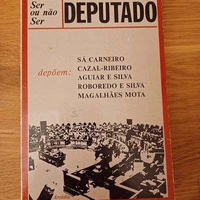 Capa de livro 'Ser ou não Ser DEPUTADO' com ilustração de parlamento em preto e branco