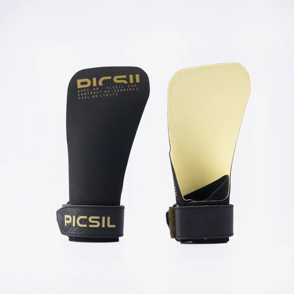 PICSIL Phoenix GRIPS NEW EDITION Par de protetores para mãos de treino de boxe preto e dourado com texto PICSIL